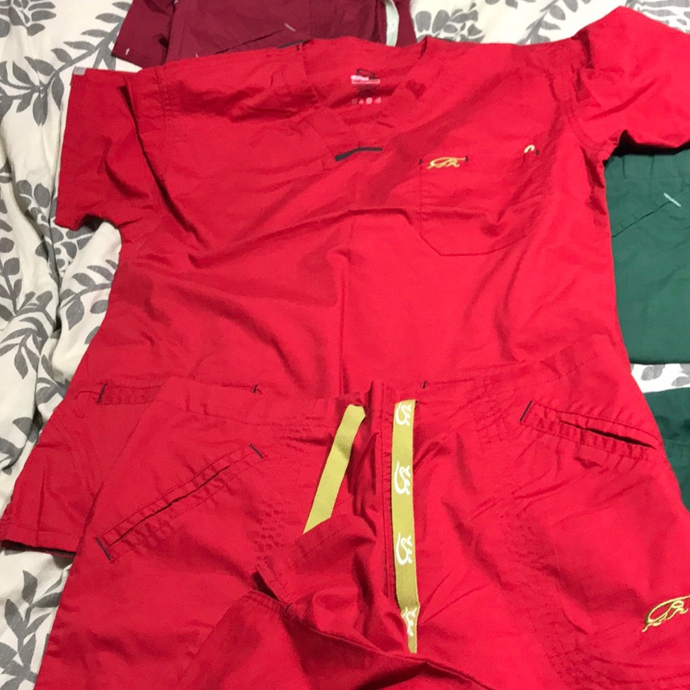 IguanaMed scrub set